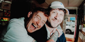 Frank Carter & The Rattlesnakes veröffentlichen neue Single “The Drugs” mit Jamie T