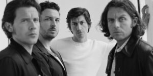 Arctic Monkeys veröffentlichen finale Single vor Albumrelease mit Live-Video