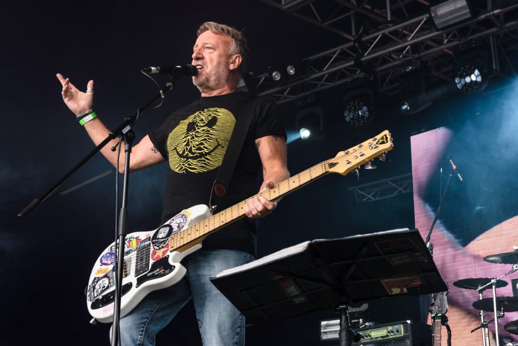 Ex-Bassist von New Order: Peter Hook, 2017 (Foto: picture alliance / Photoshot)