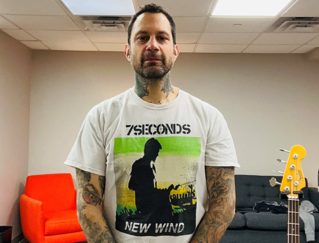 Joe Principe von Rise Against stellt sein liebestes Bandshirt vor