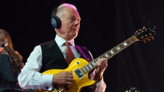 King-Crimson-Gitarrist  – Robert Fripp erleidet Herzinfarkt